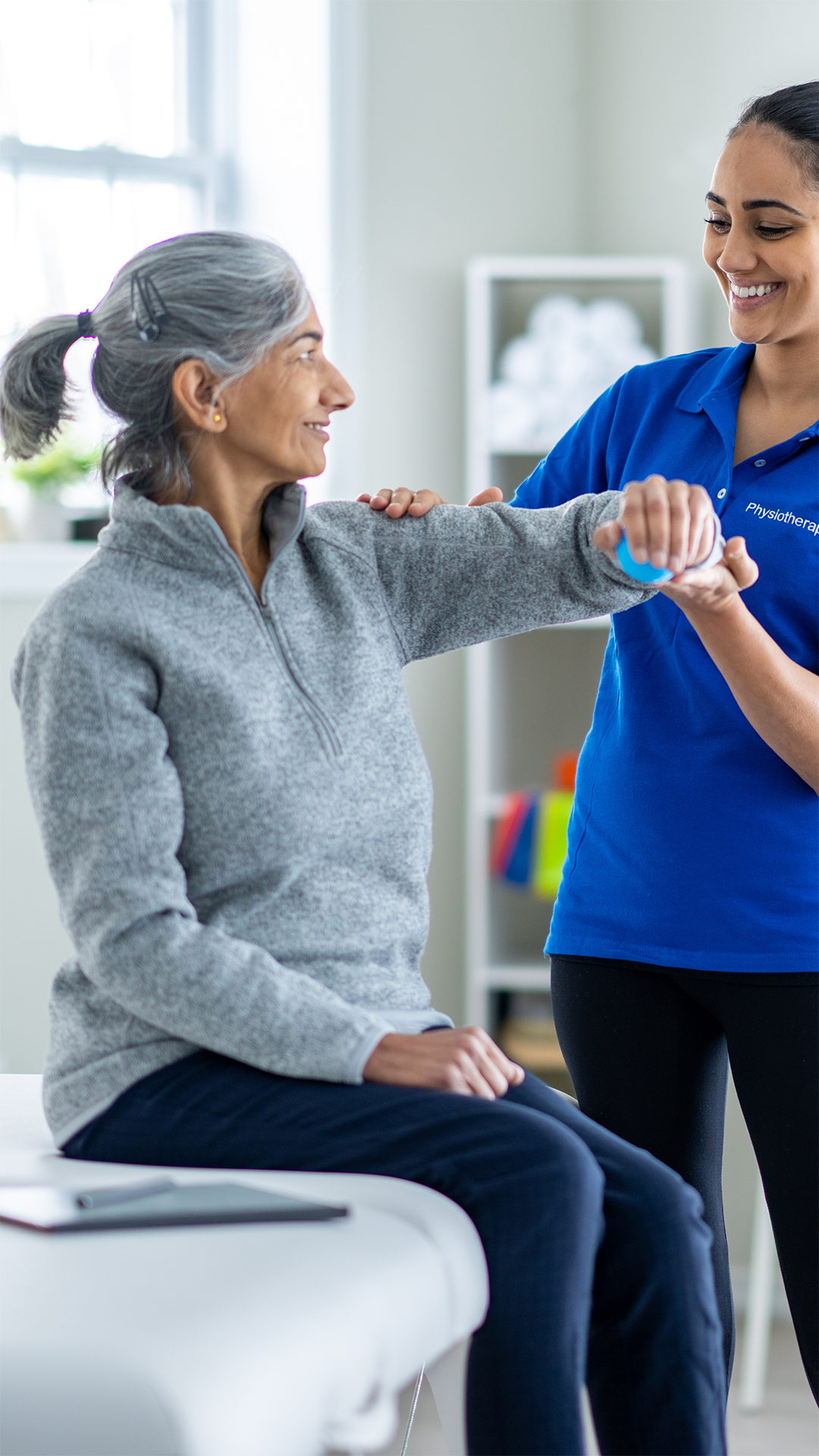 Consultations de physiotherapieDans nos centres ambulatoires de réadaptation CARE à Genève, nous vous accueillons sur prescription médicale, pour un accompagnement individualisé. Nos équipes s’appuient sur des méthodes éprouvées et un matériel de pointe pour vous aider à progresser à votre rythme, en toute sécurité.